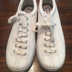 KEDS SIZE 7 WHITE KEDS LEATHER SNEAKERS WH10419M